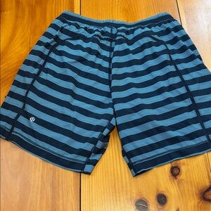 LULULEMON Men's Casual Fit Black/Blue Stripe Athletic Shorts Liner Zip Pockets